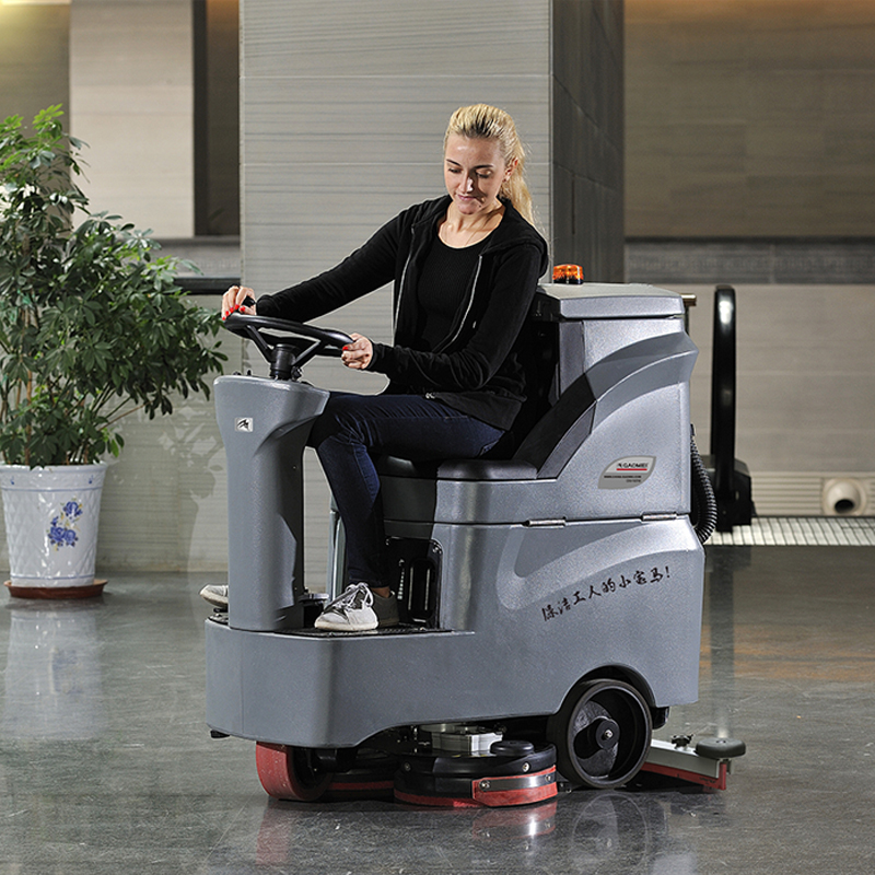 驾驶式洗地机如何操作？