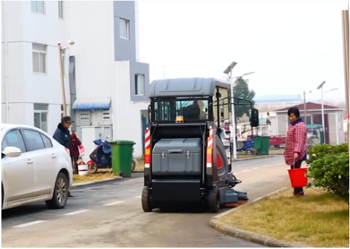 高美扫地车助力秋季户外地面清扫