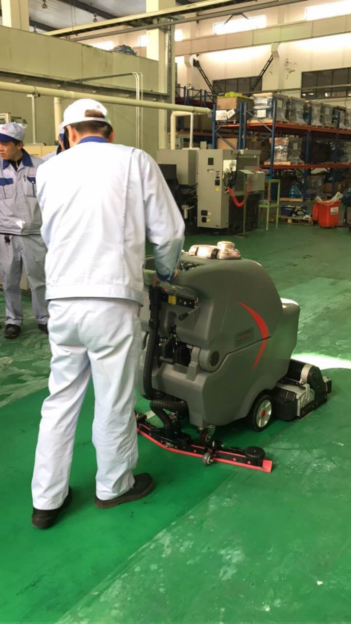 工厂洗地机的油污地面清洁洗地效果怎么样？