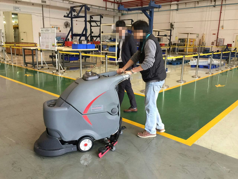 商场，超市选择什么样的全自动洗地机做保洁比较合适?